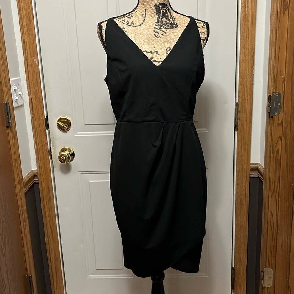 Many dress. NWT. Size large